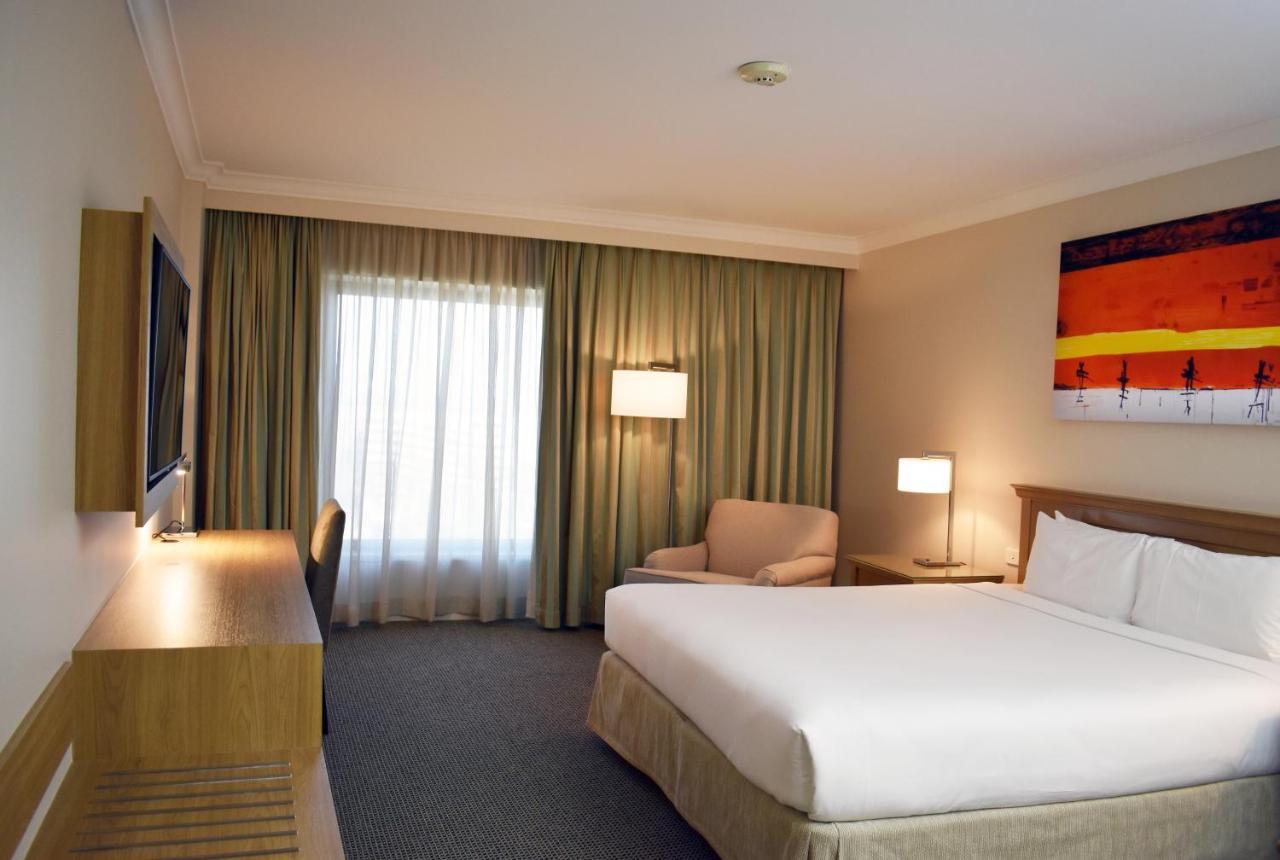Stamford Plaza Sydney Airport Hotel & Conference Centre Exterior photo A room at the Hilton Sydney