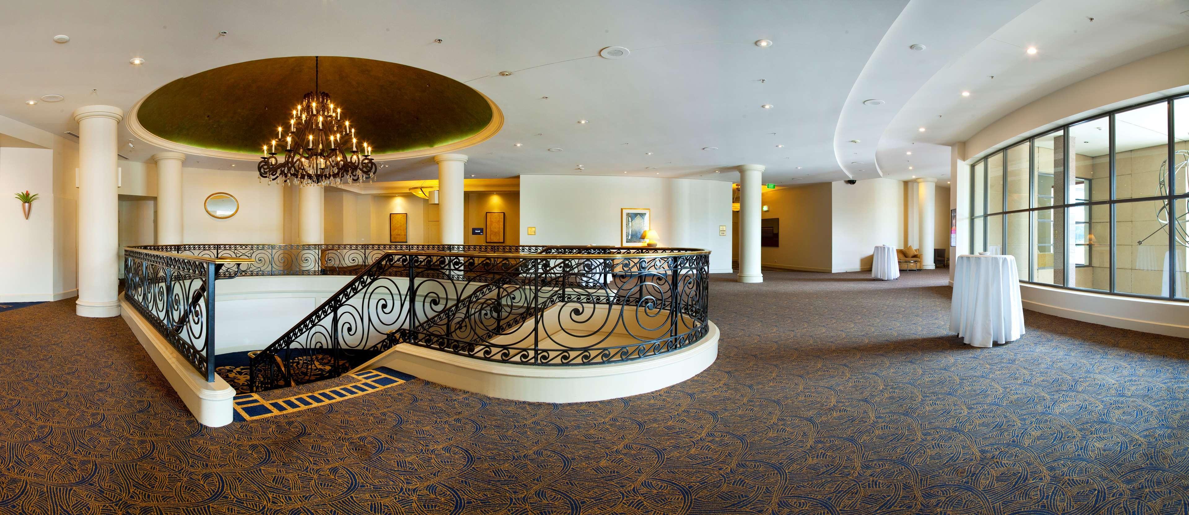 Stamford Plaza Sydney Airport Hotel & Conference Centre Exterior photo The interior of the hotel